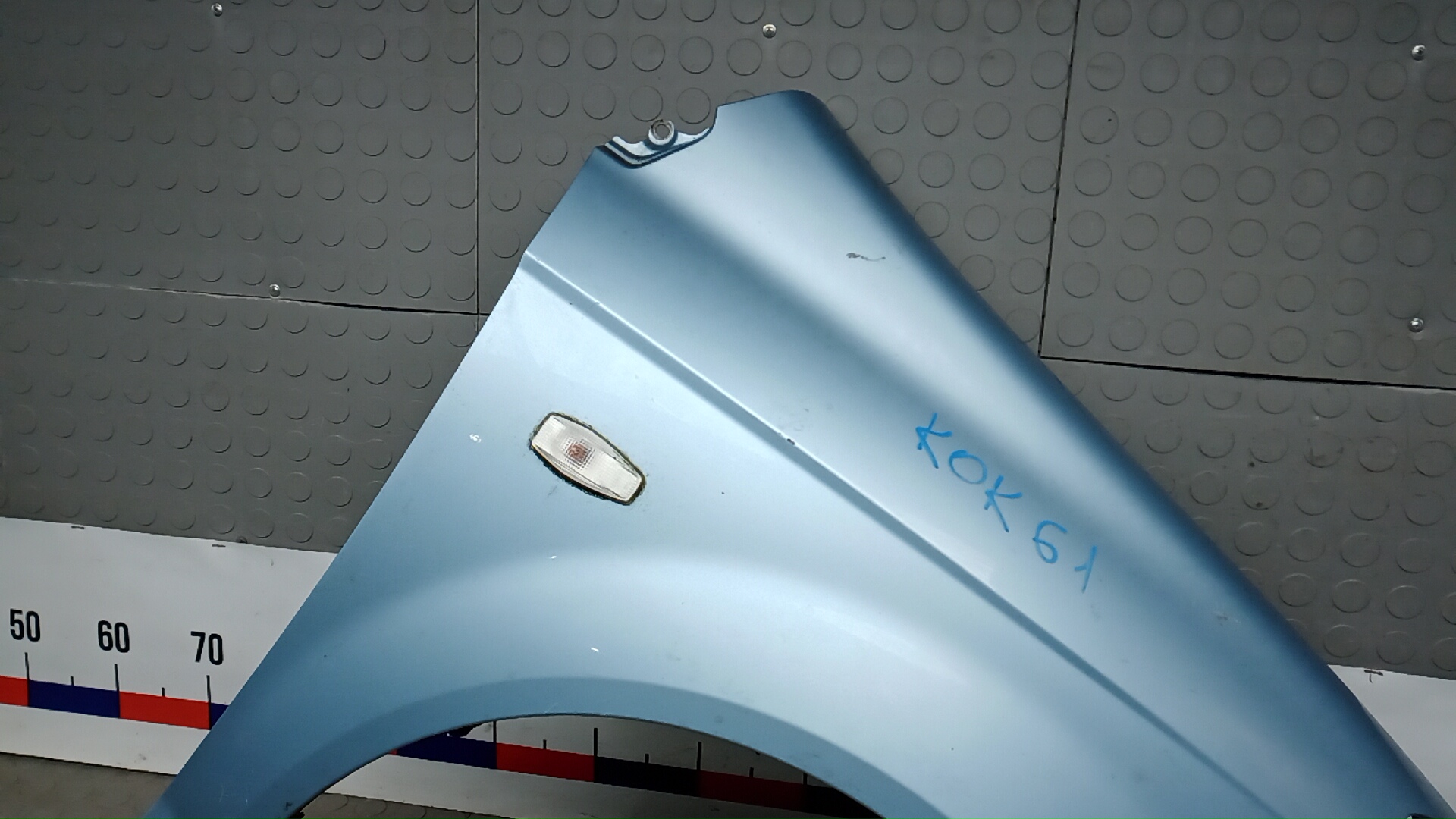 Крыло переднее правое