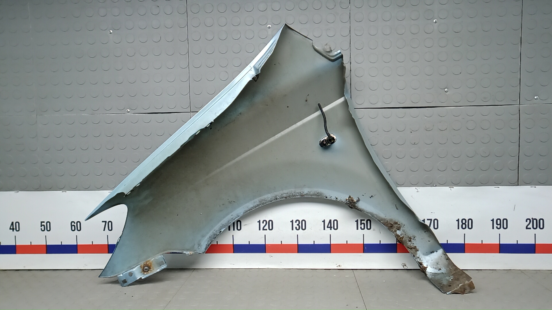 Крыло переднее правое