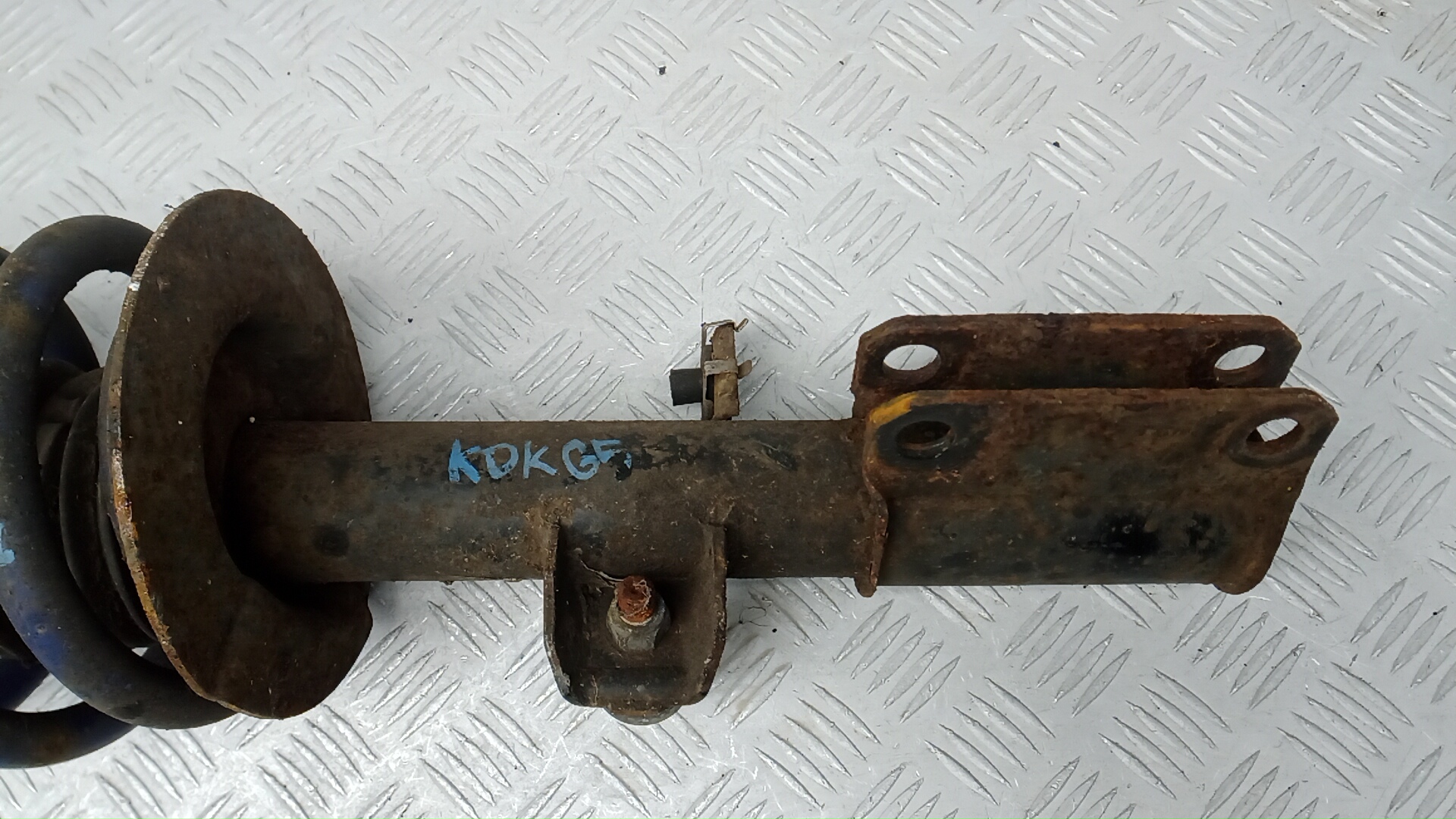 Амортизатор передний левый