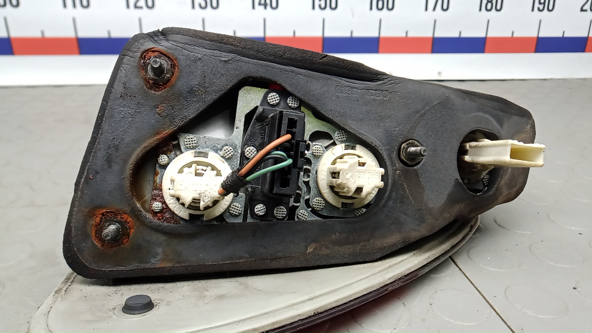 Фонарь задний левый