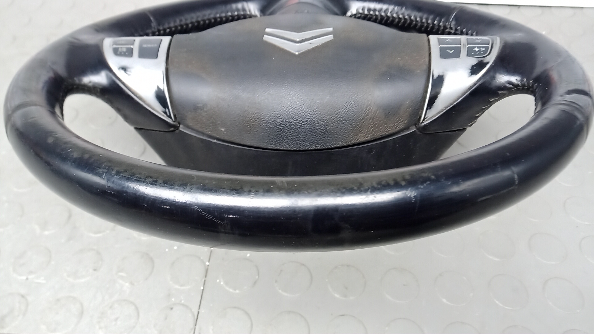 Рулевое колесо (руль)