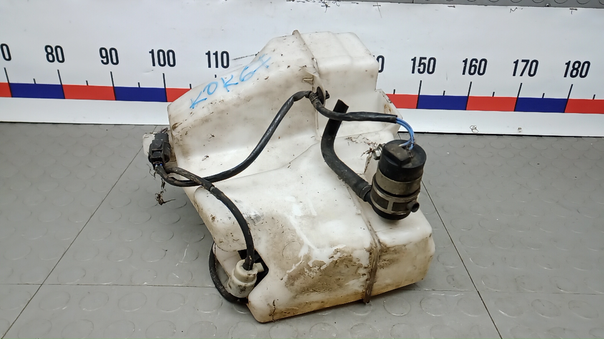 Бачок омывателя лобового стекла