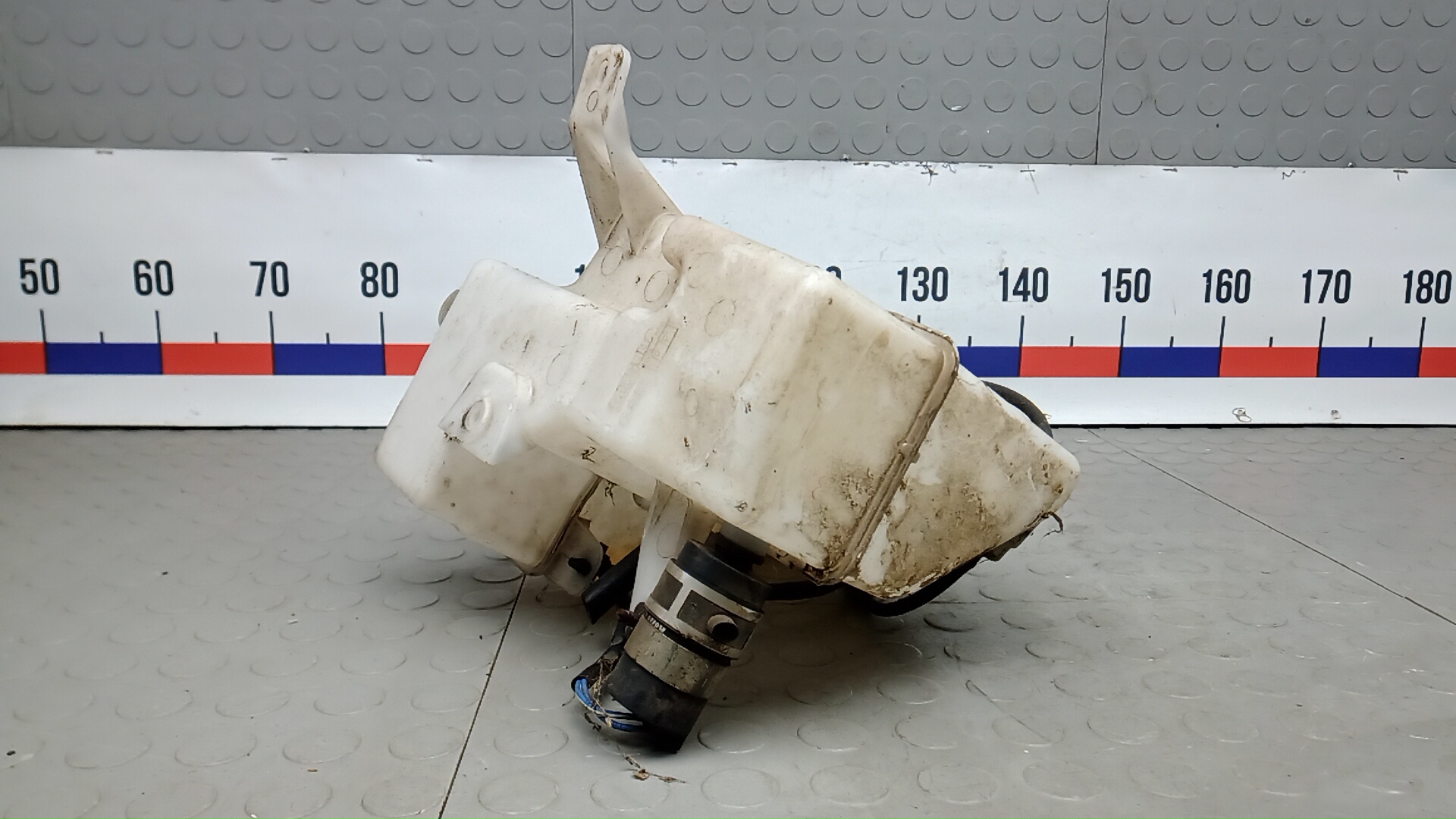 Бачок омывателя лобового стекла