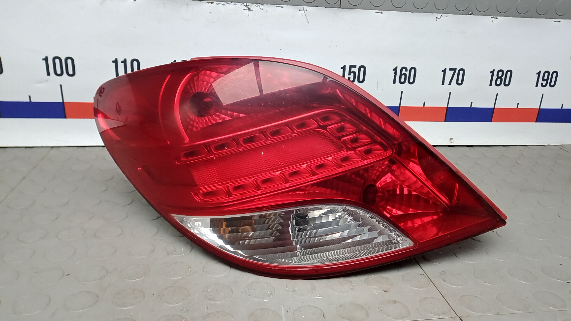 Фонарь задний левый