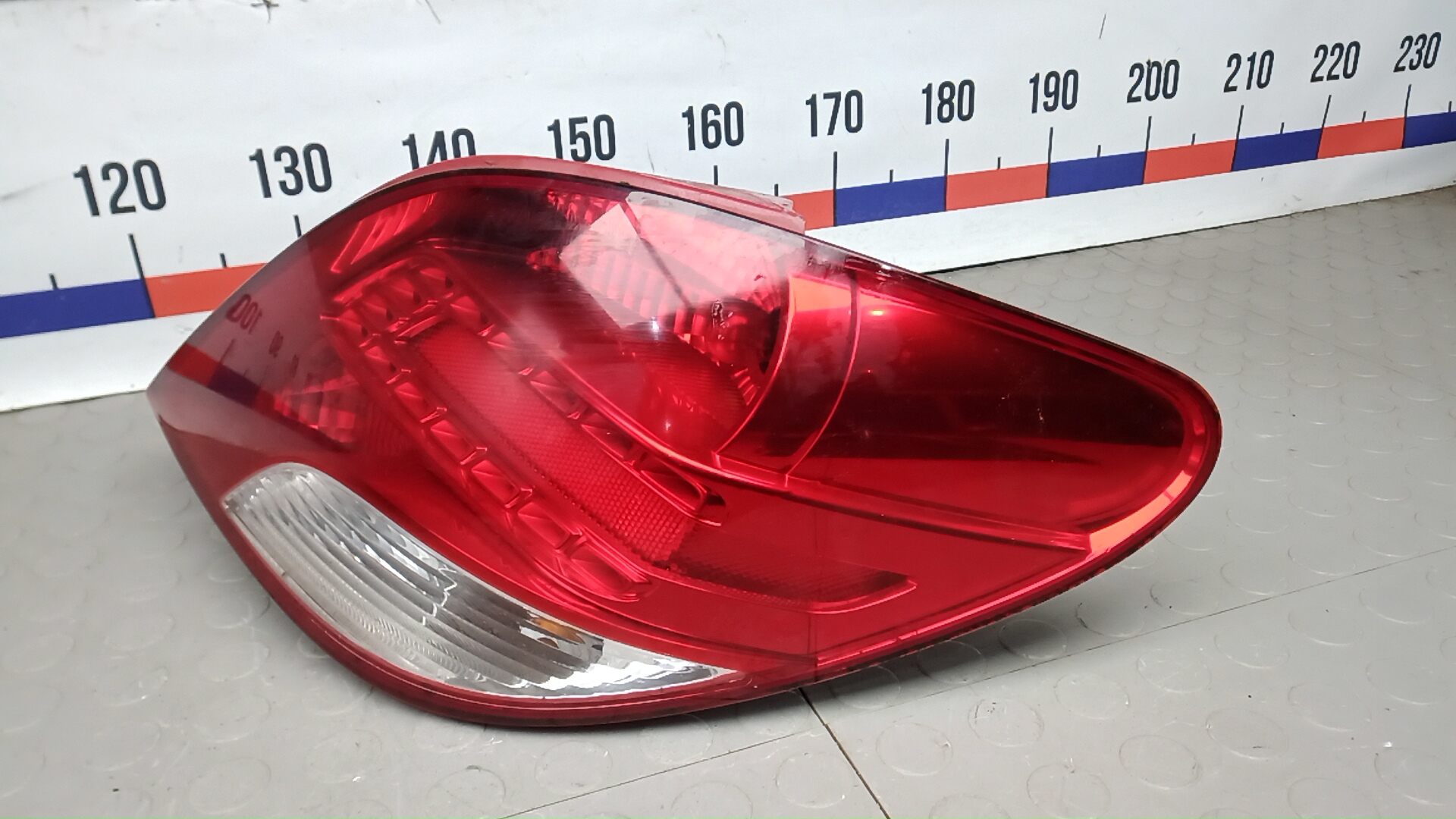 Фонарь задний правый