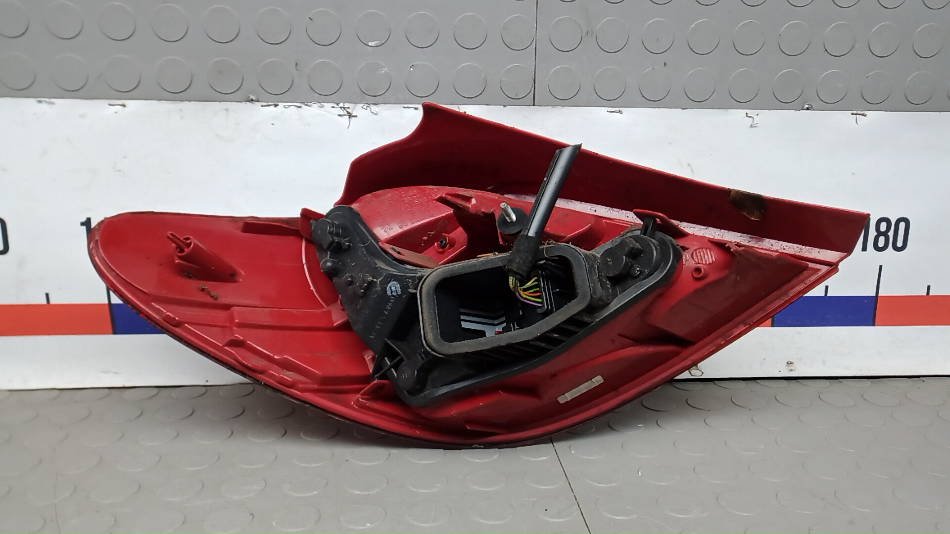 Фонарь задний правый