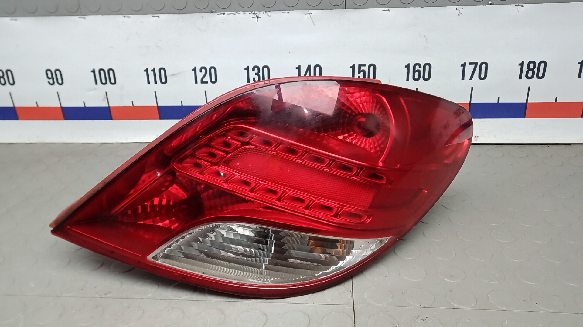 Фонарь задний правый