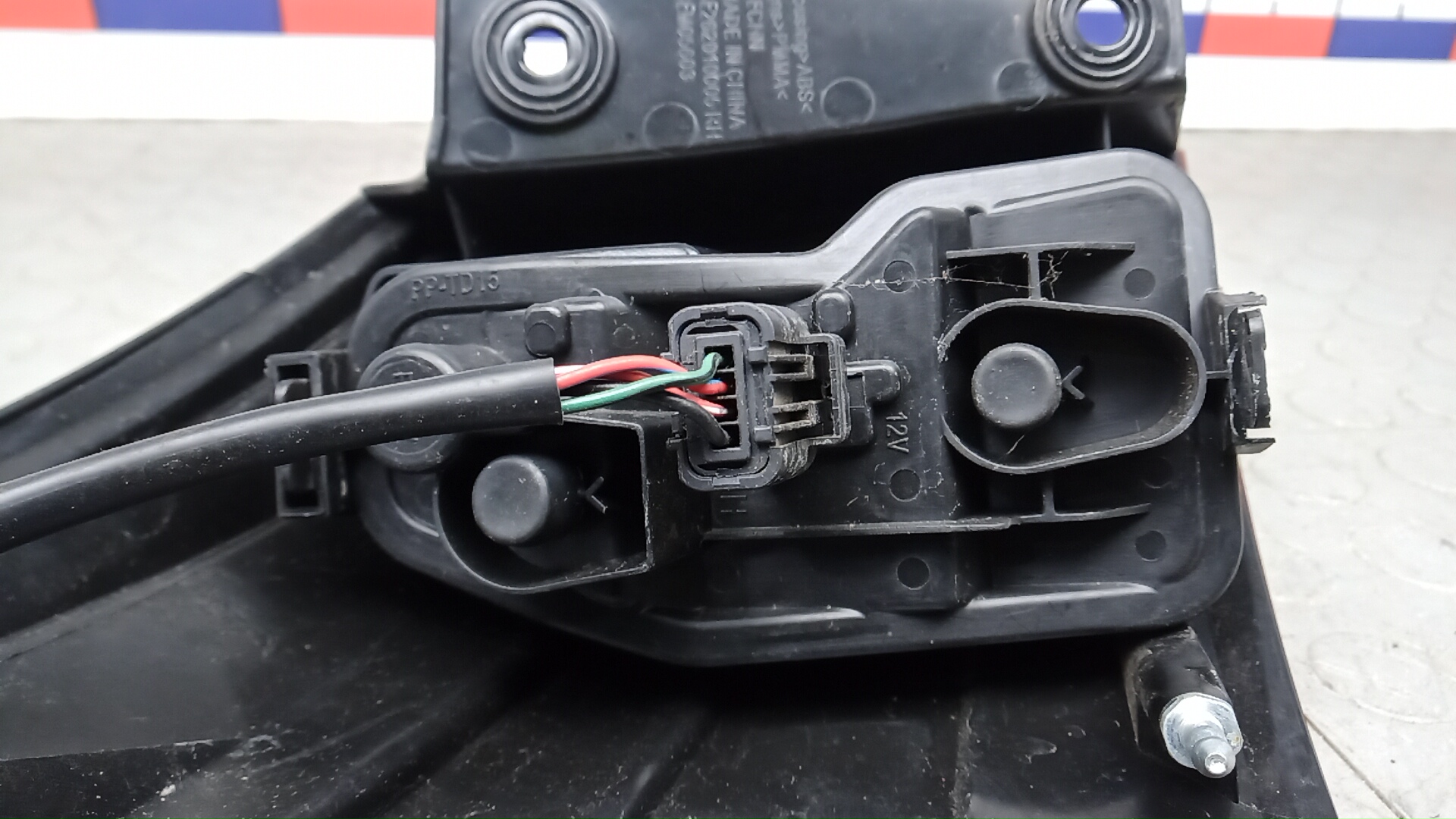 Фонарь задний правый