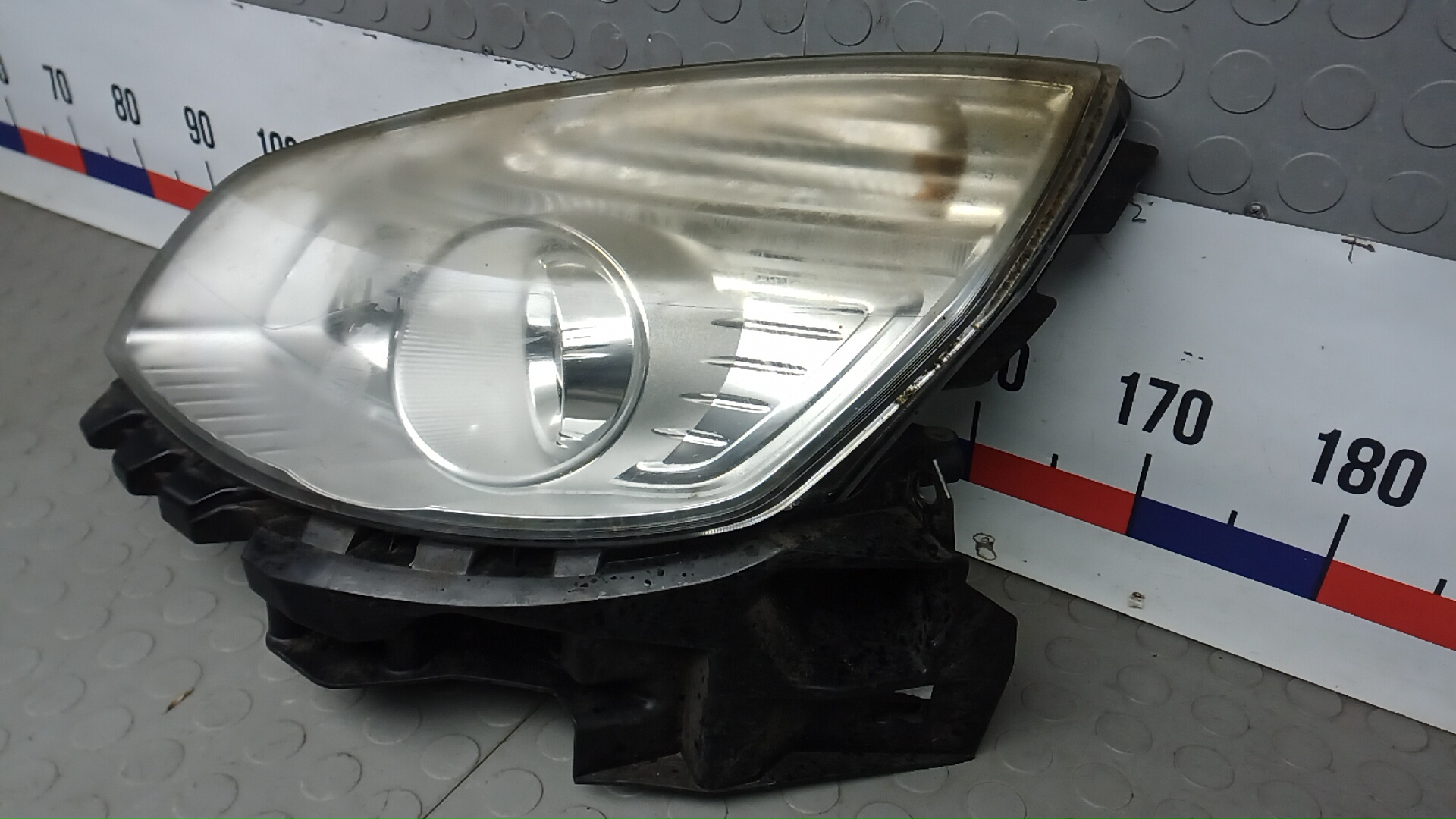 Фара левая