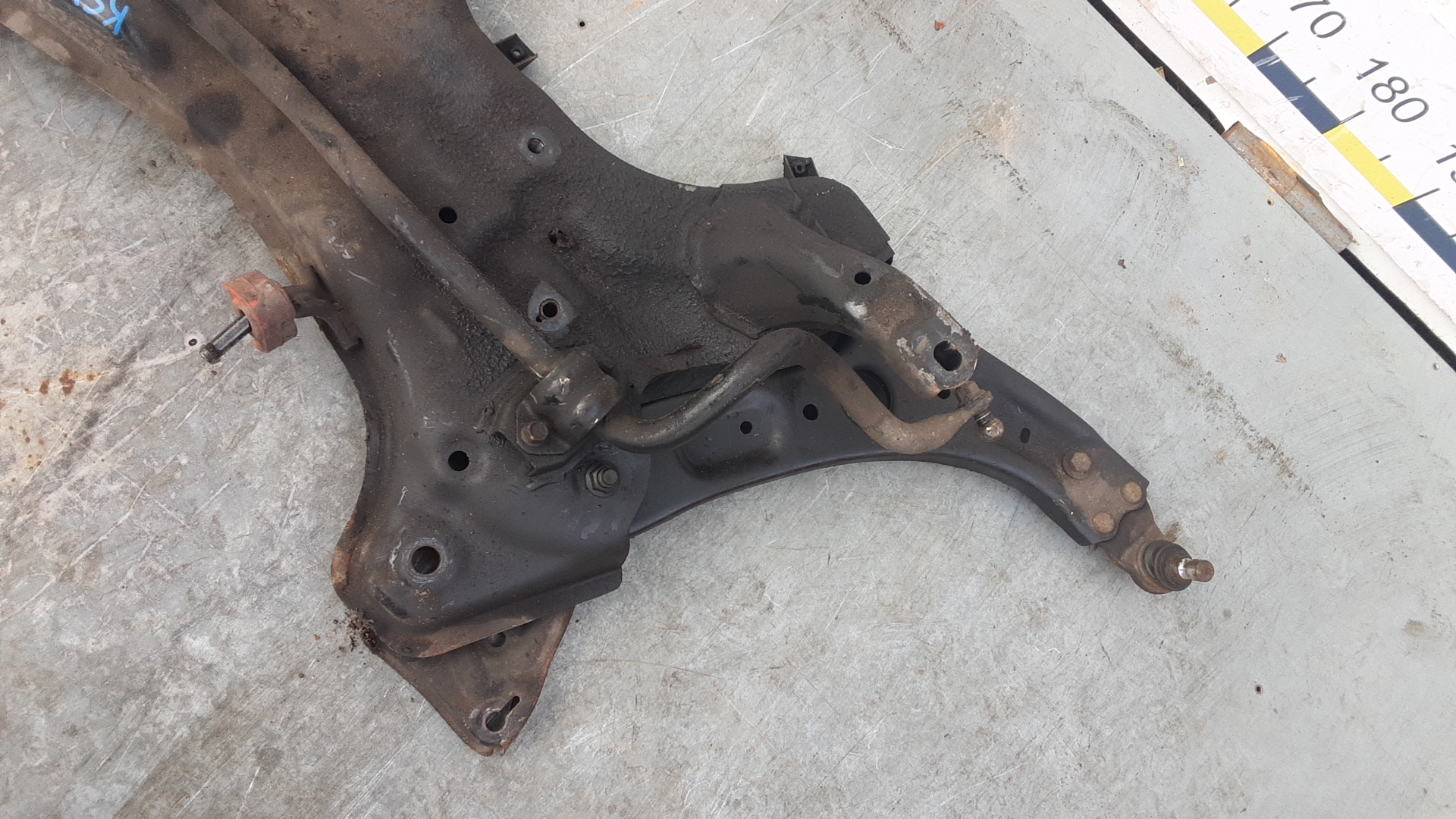 Балка передняя (крепление продольных тяг)