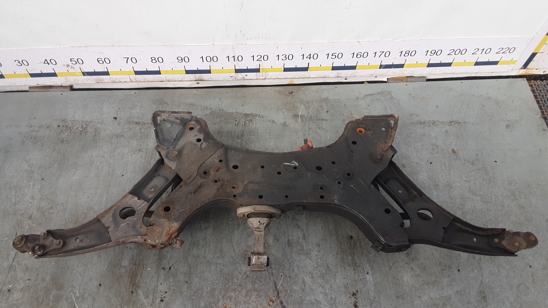 Балка передняя (крепление продольных тяг)