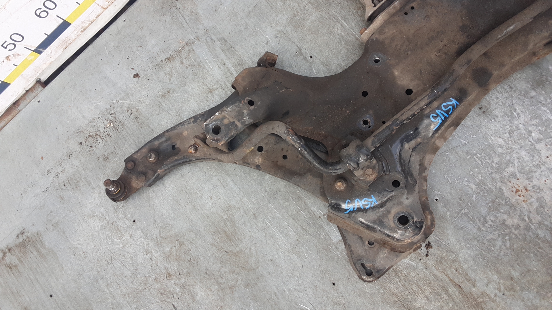 Балка передняя (крепление продольных тяг)