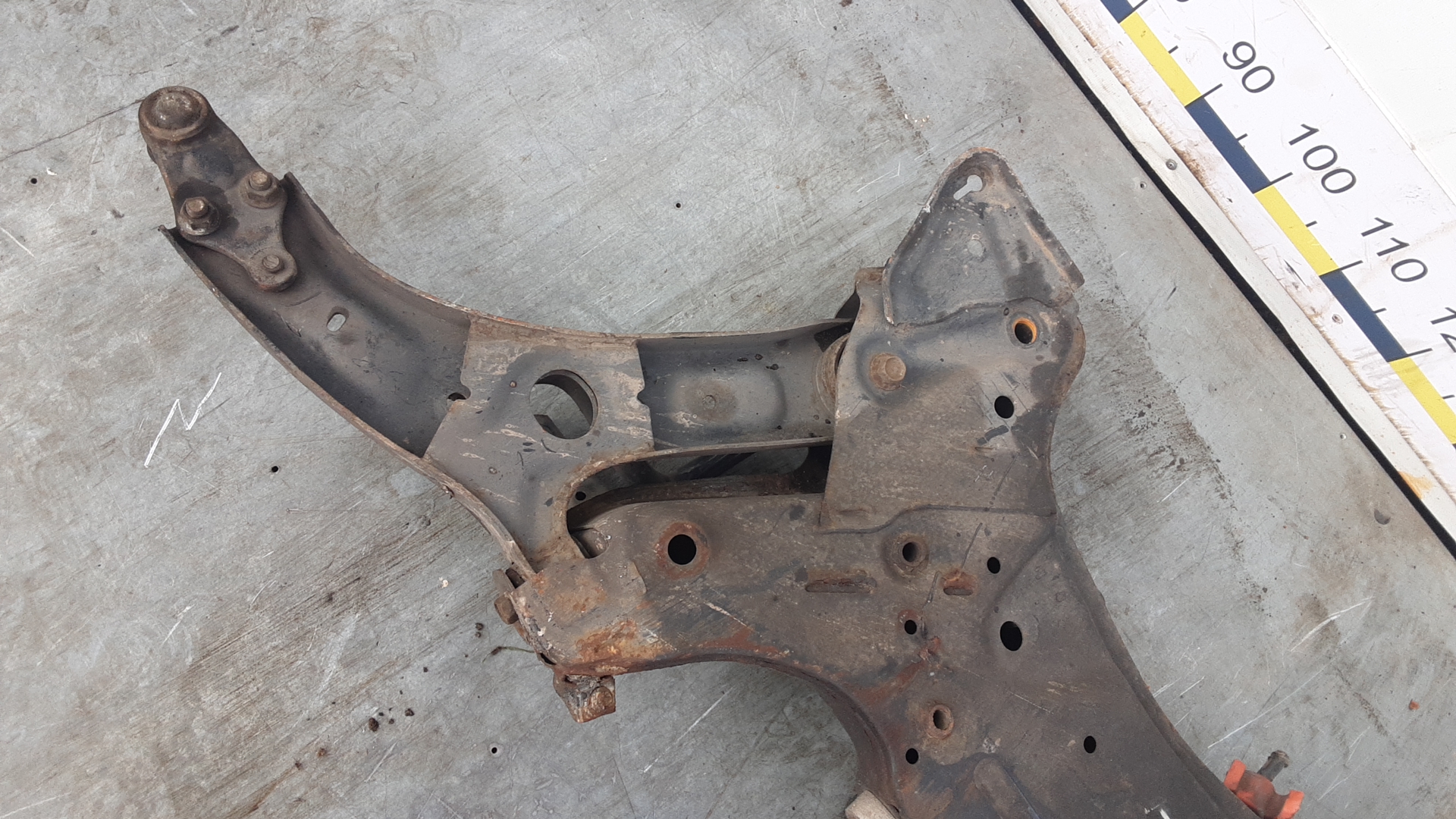 Балка передняя (крепление продольных тяг)