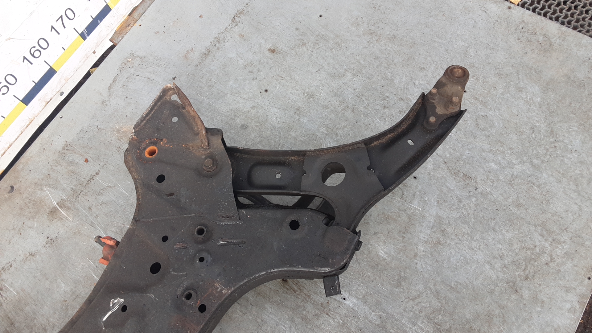 Балка передняя (крепление продольных тяг)