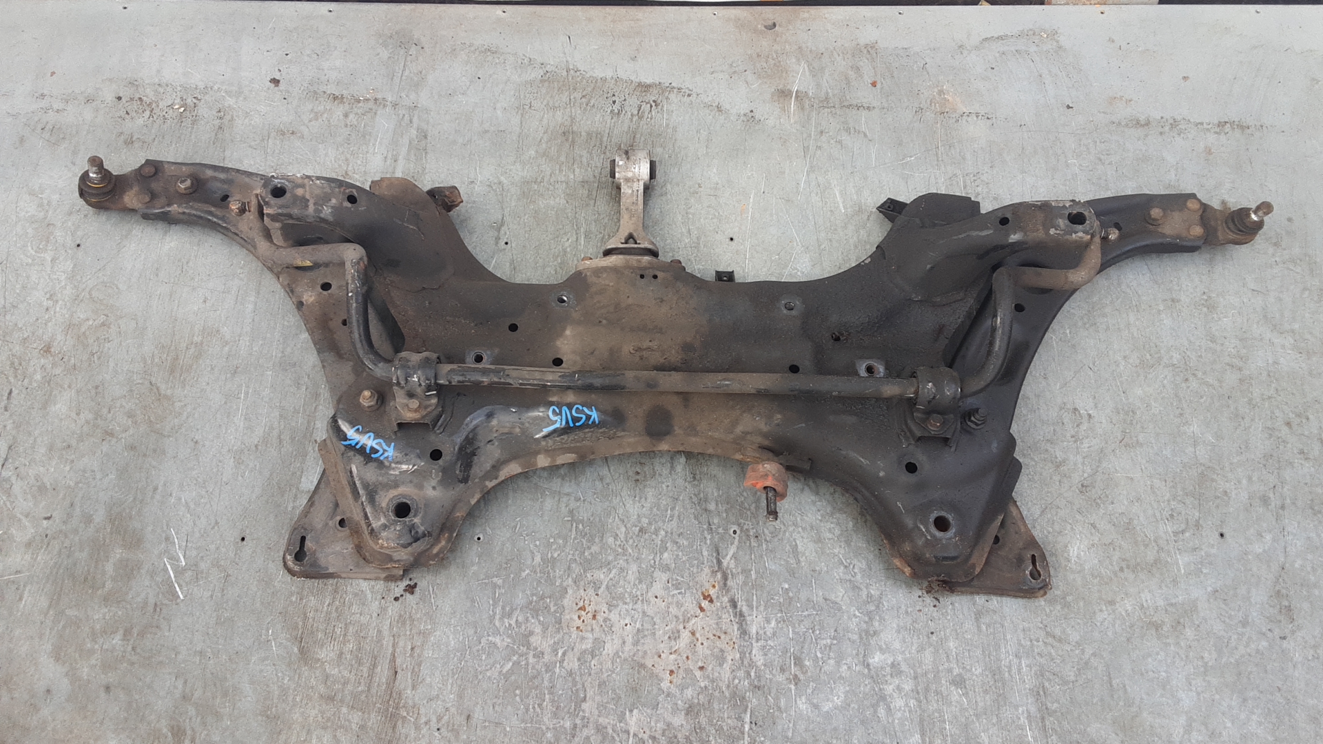 Балка передняя (крепление продольных тяг)