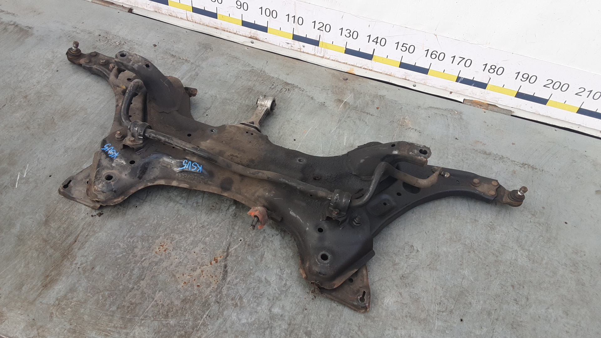 Балка передняя (крепление продольных тяг)