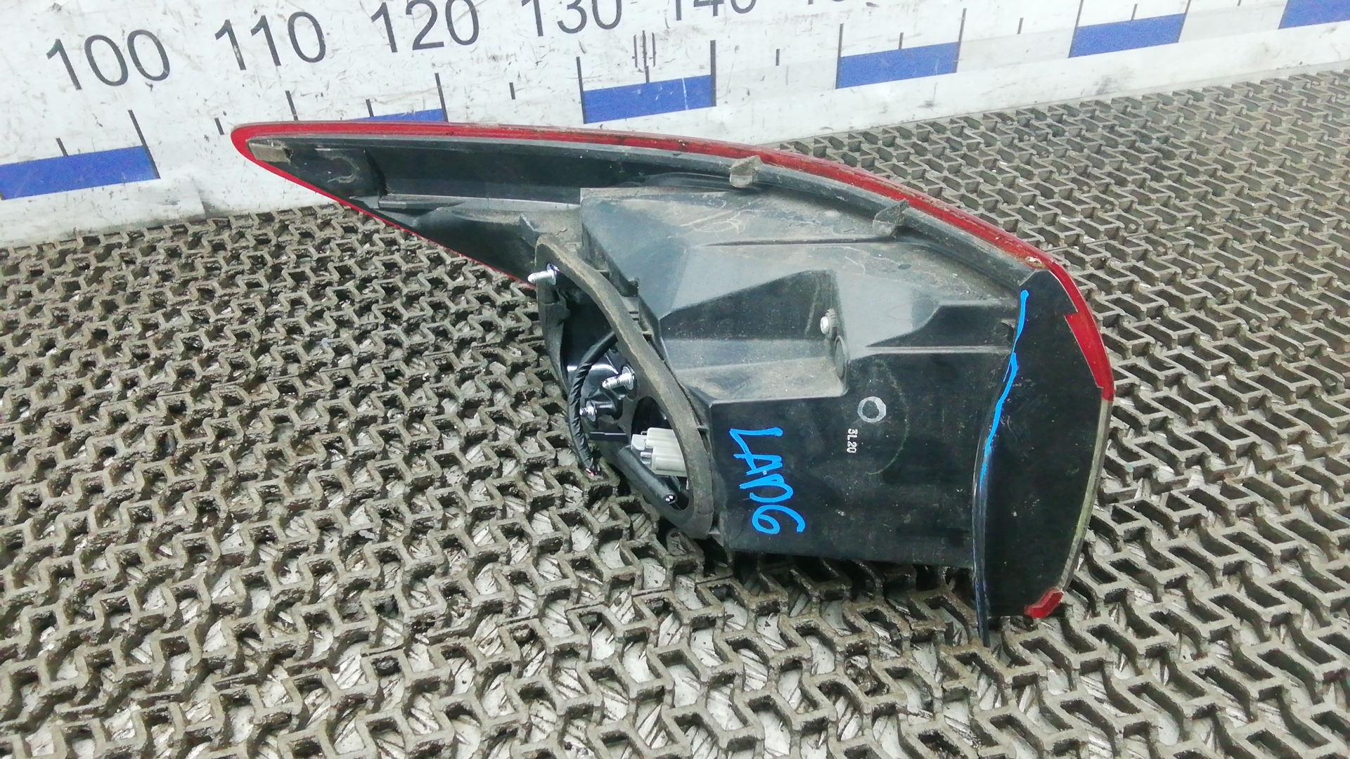 Фонарь задний правый