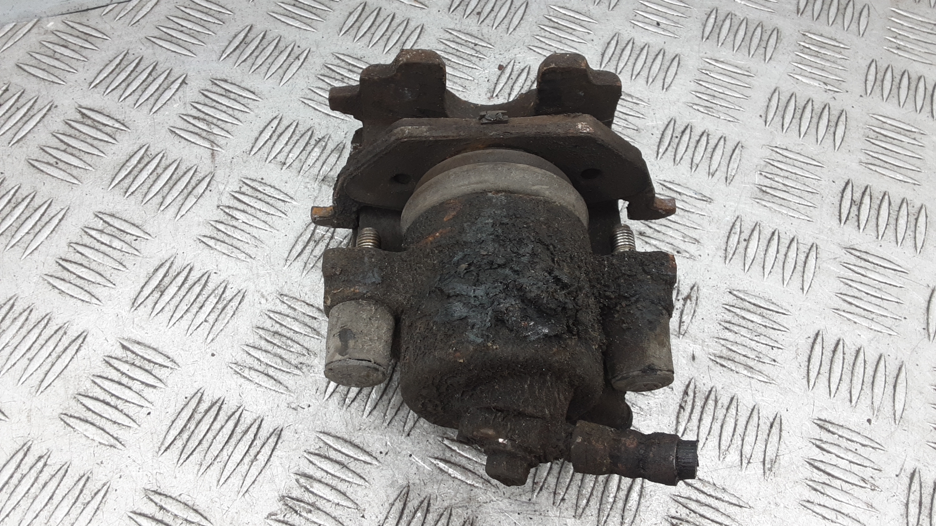 Суппорт передний левый