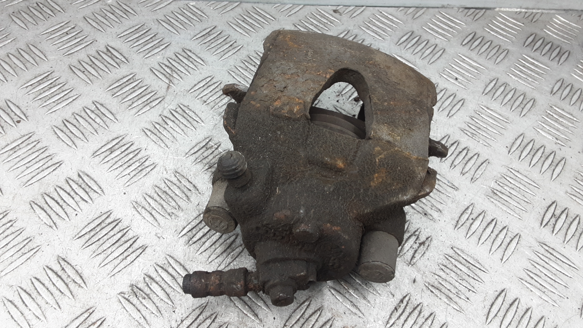 Суппорт передний левый