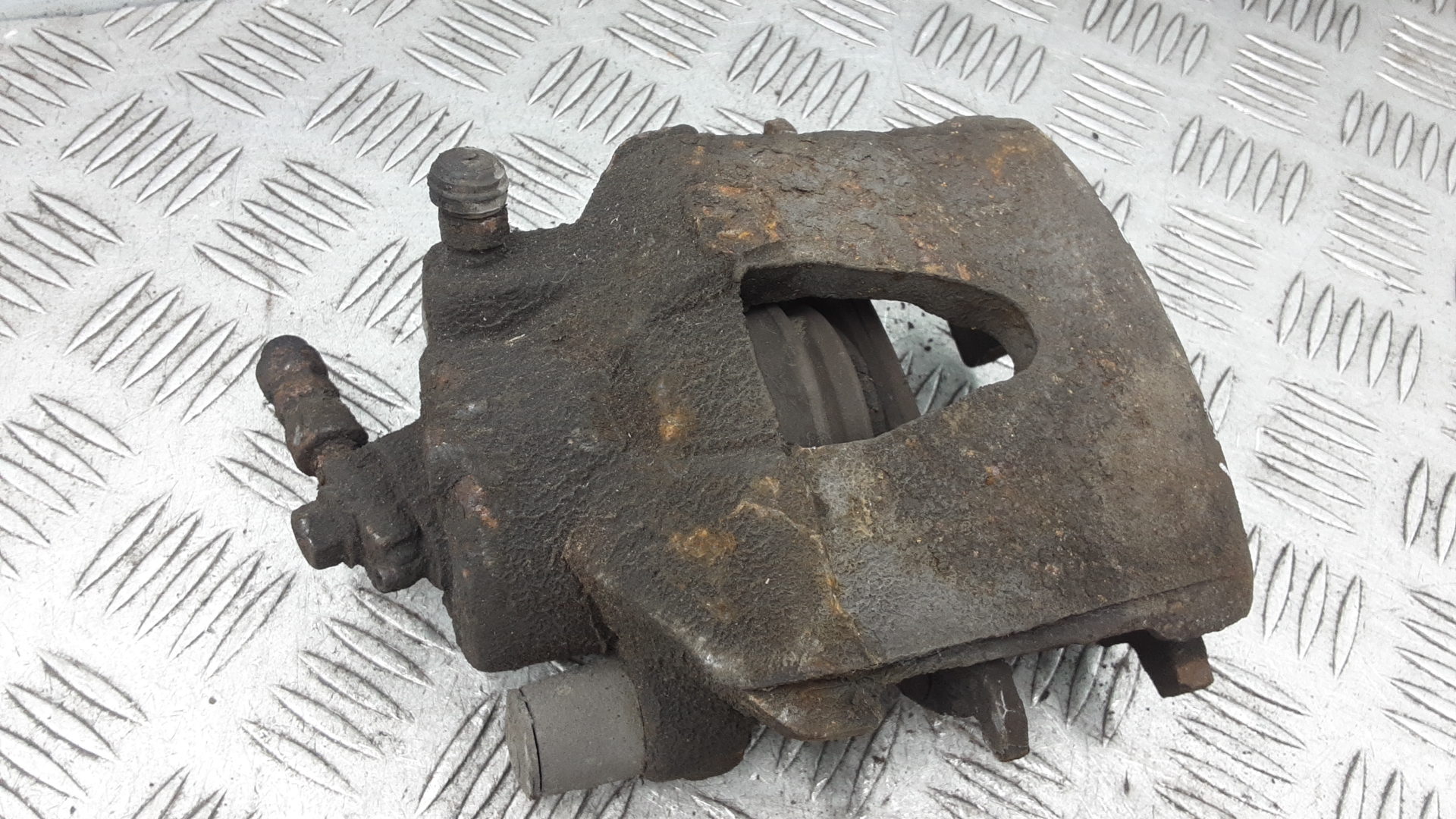 Суппорт передний левый