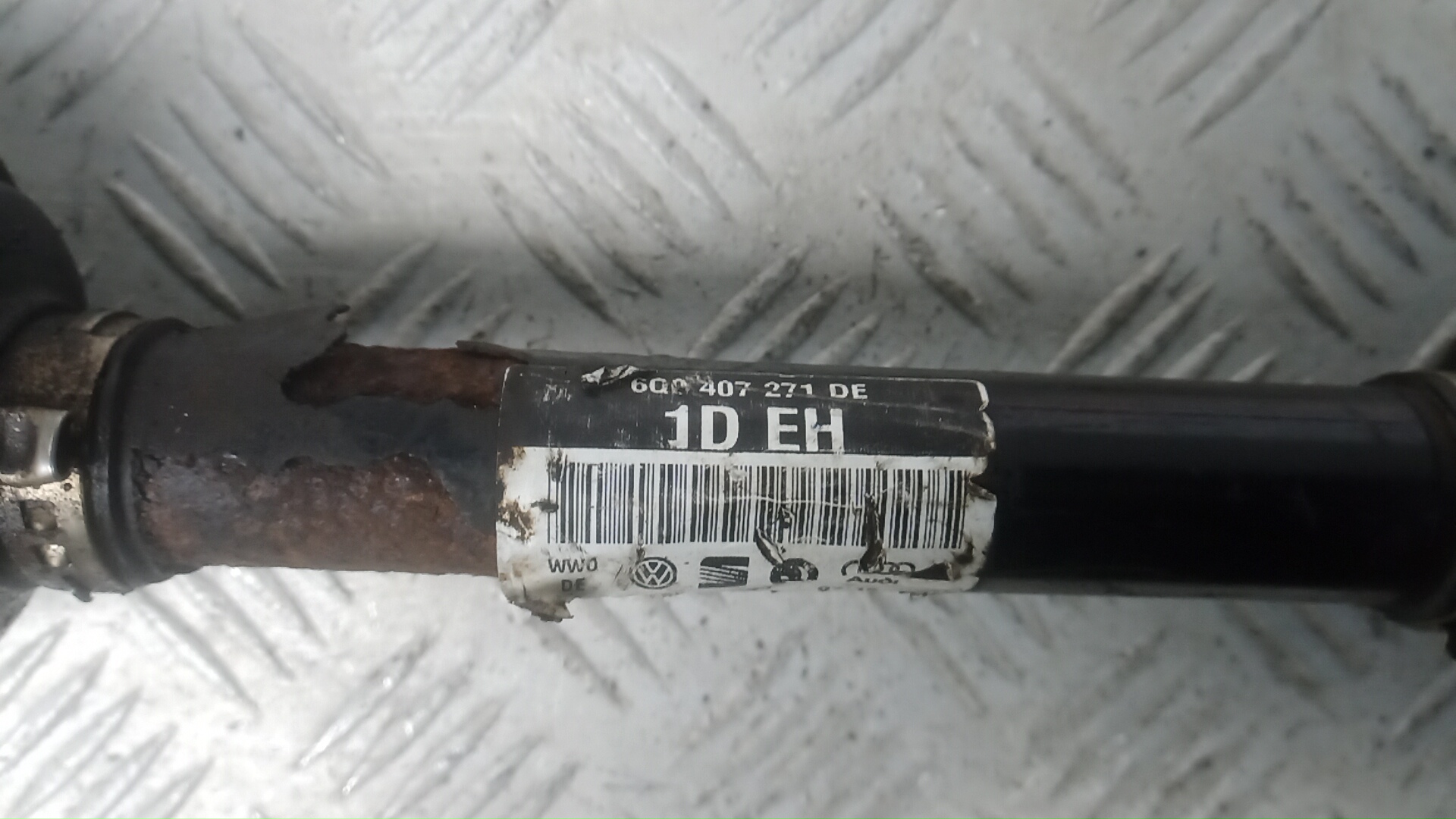 Полуось передняя левая