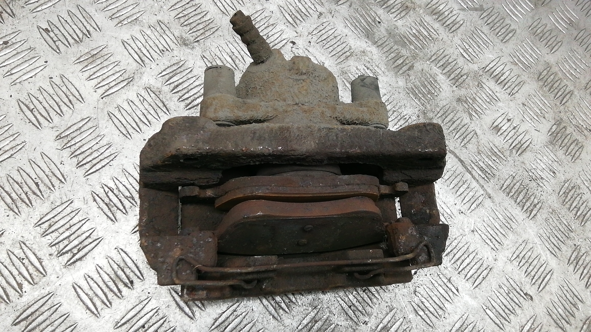 Суппорт передний левый