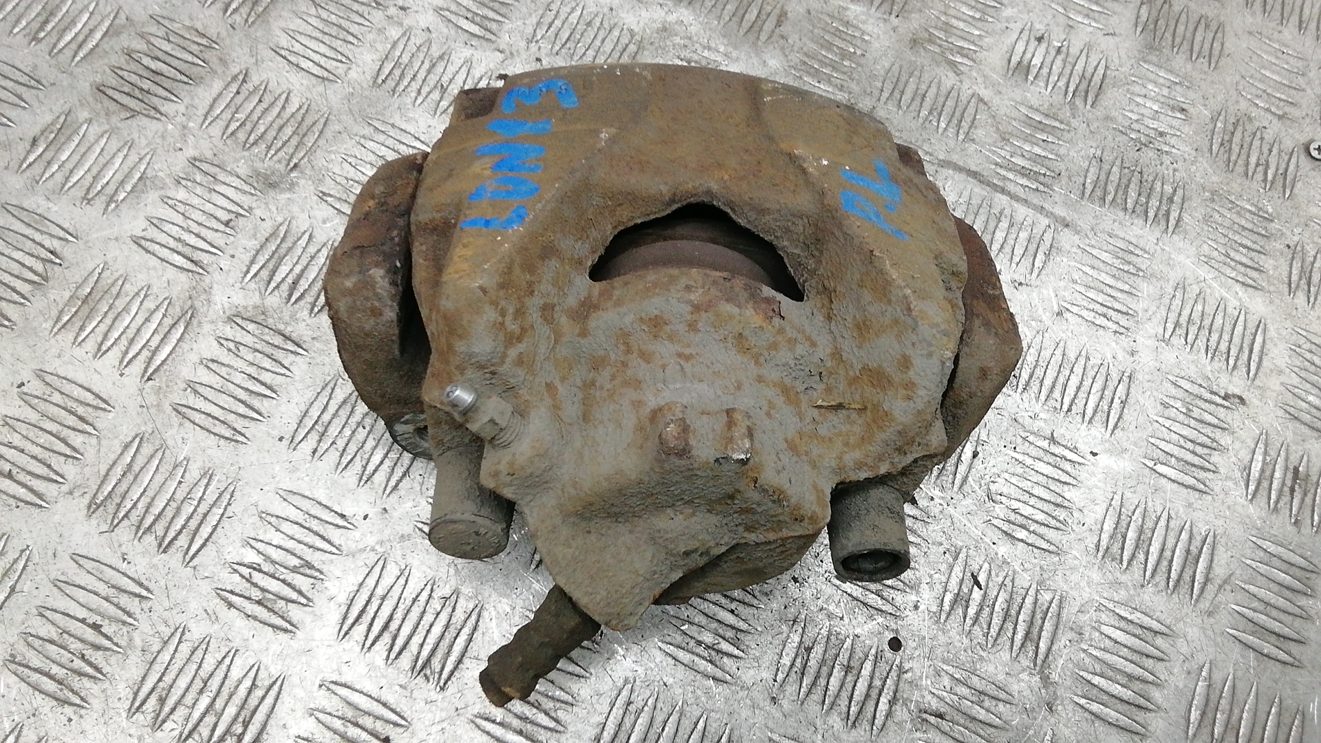 Суппорт передний левый