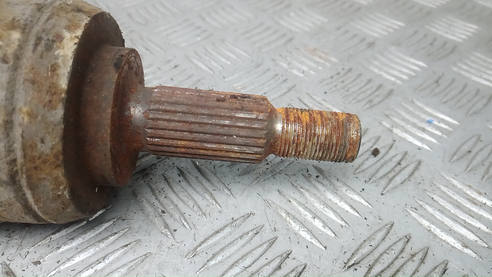 Полуось передняя левая