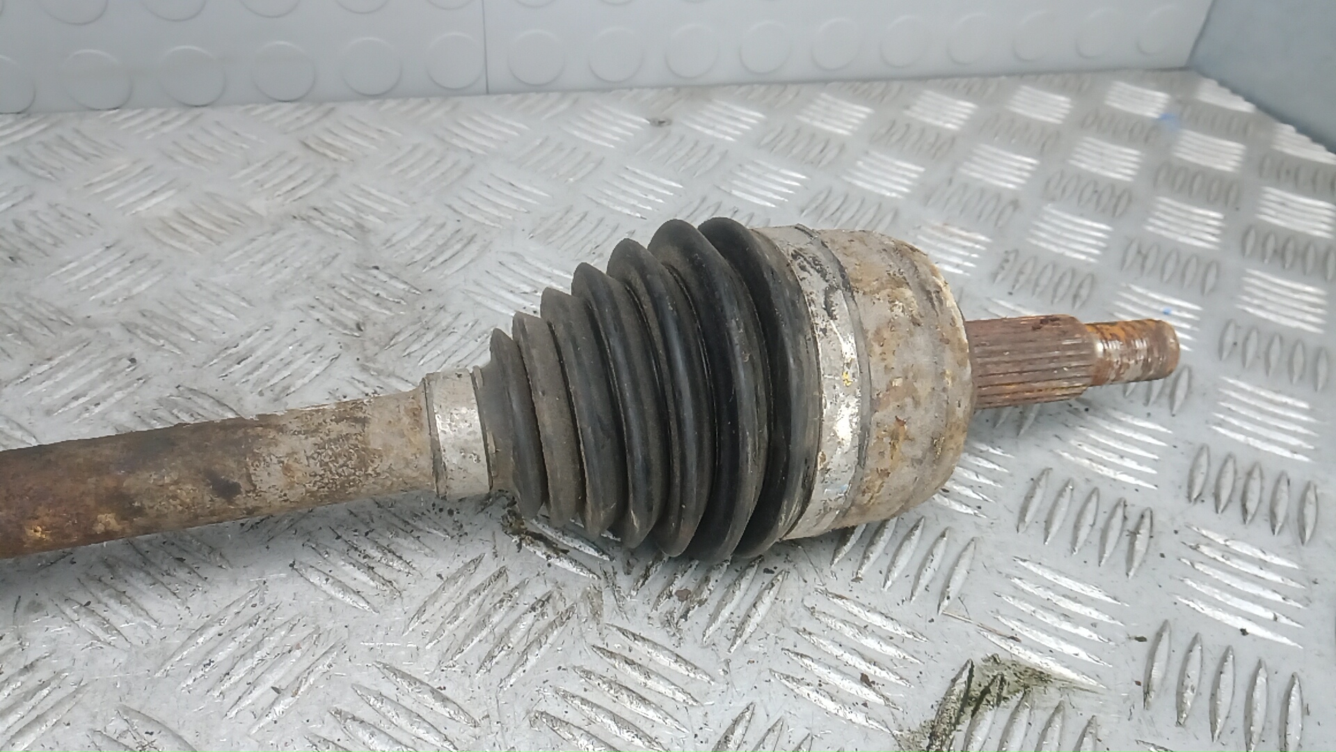 Полуось передняя левая