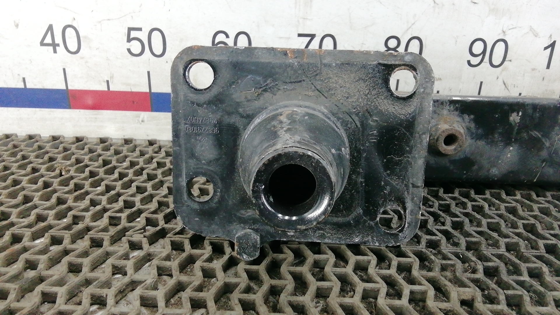 Кронштейн усилителя переднего бампера