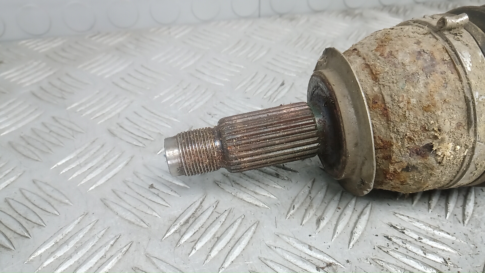 Полуось передняя левая