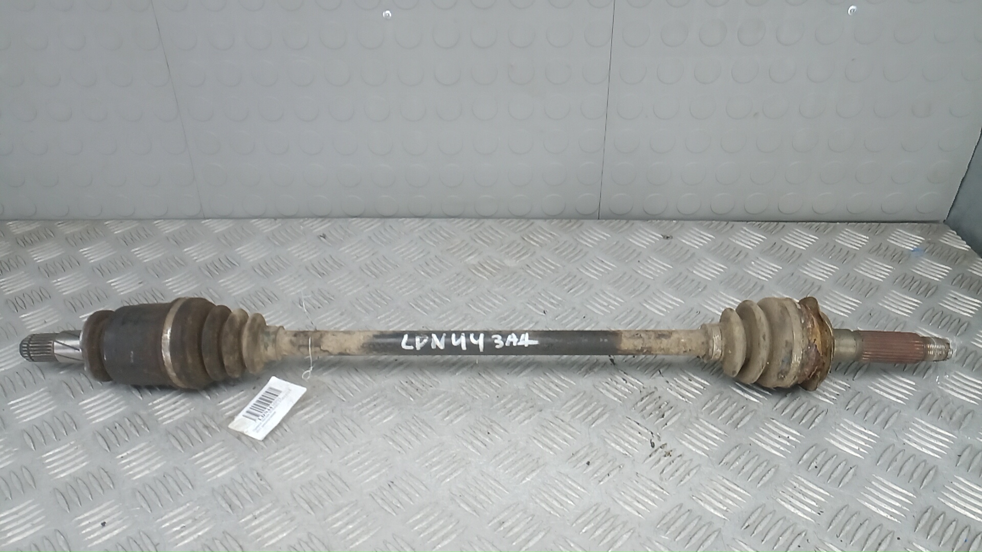 Полуось задняя левая