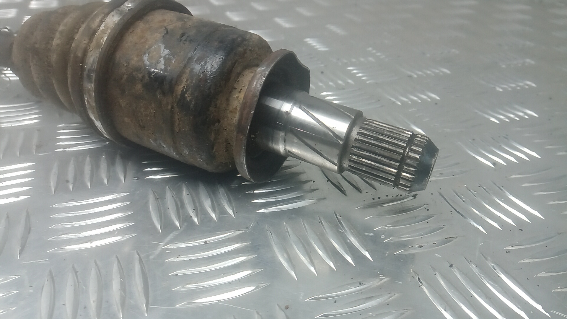 Полуось задняя правая