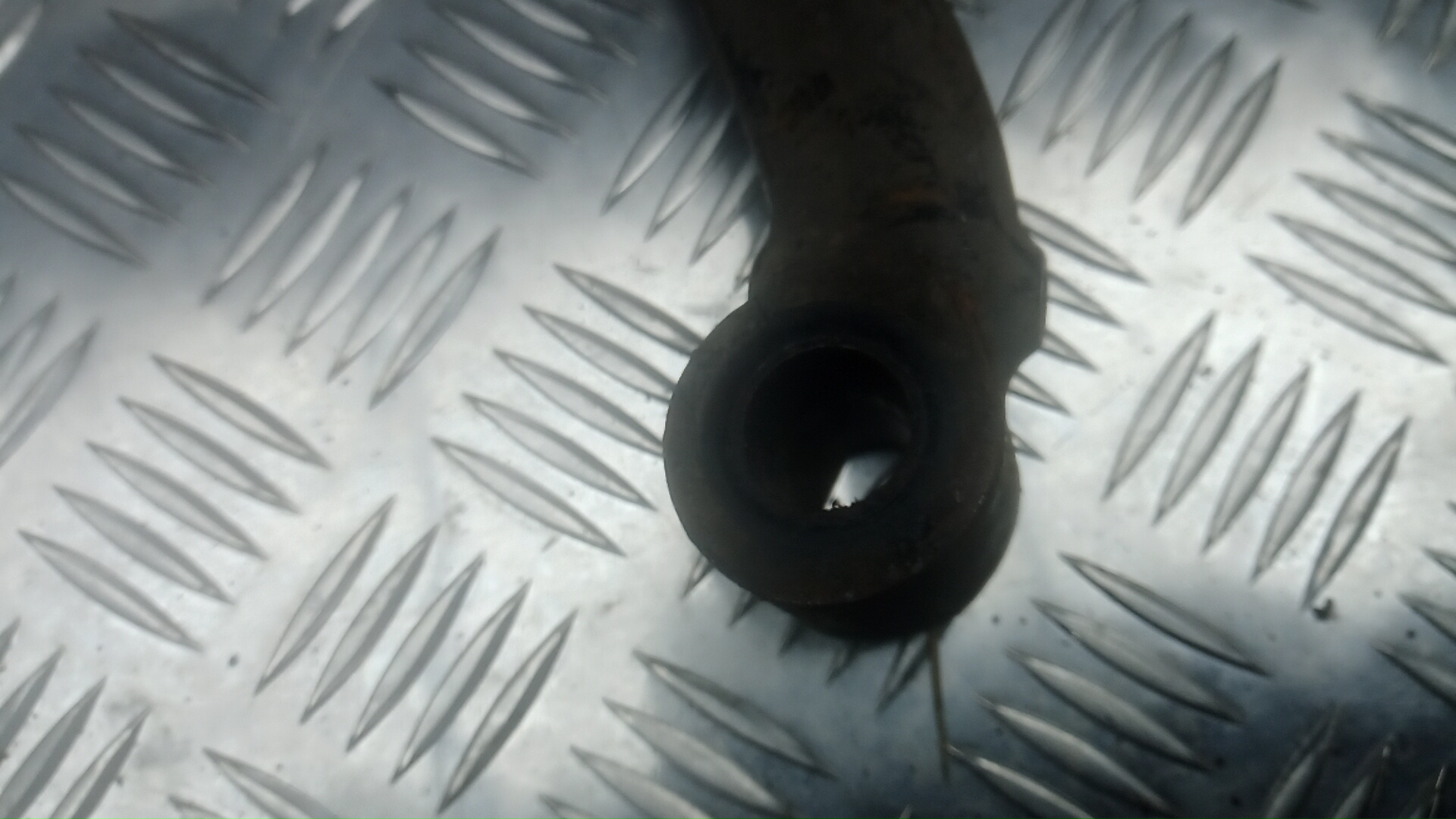 Рычаг передний нижний левый