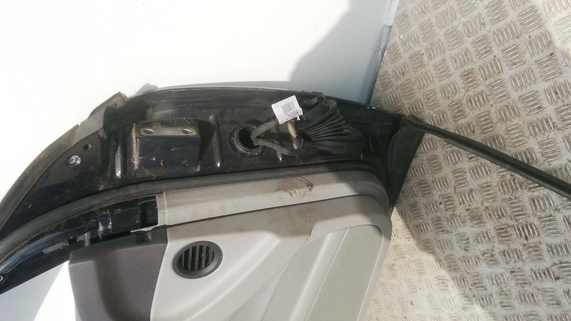 Дверь передняя левая