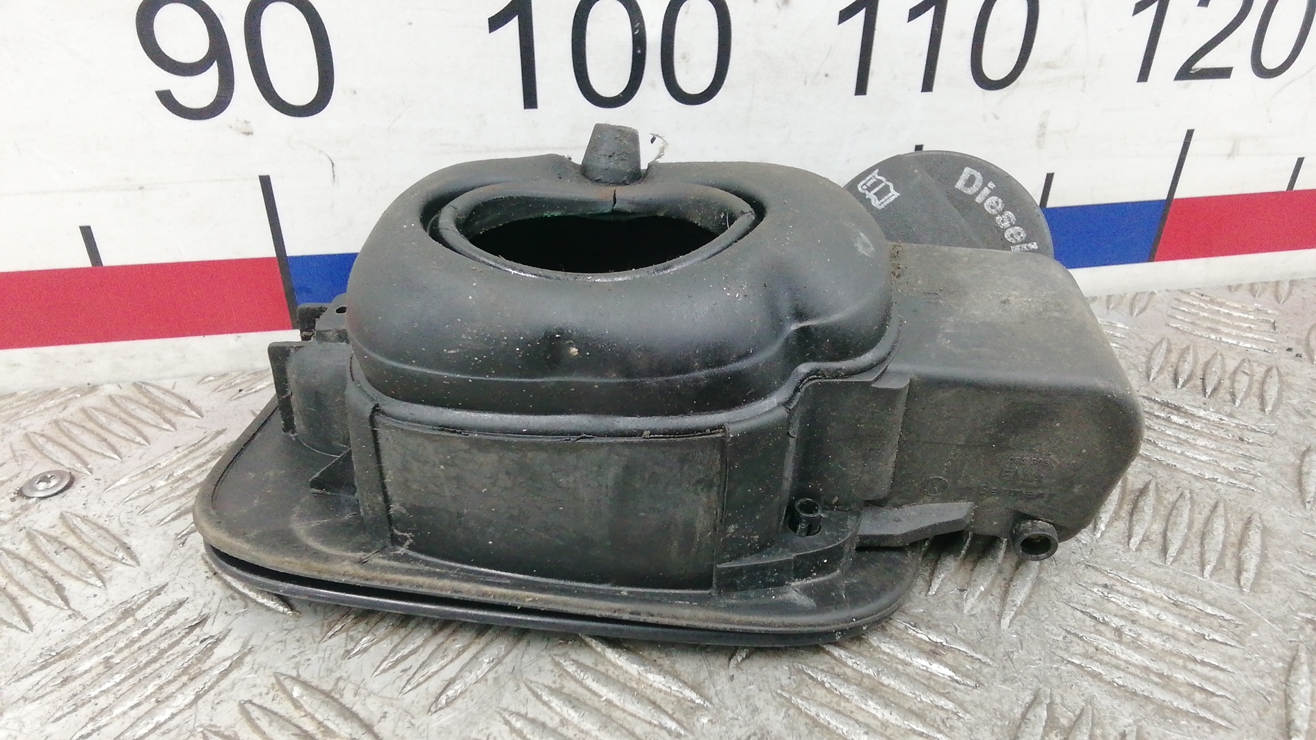 Лючок бензобака