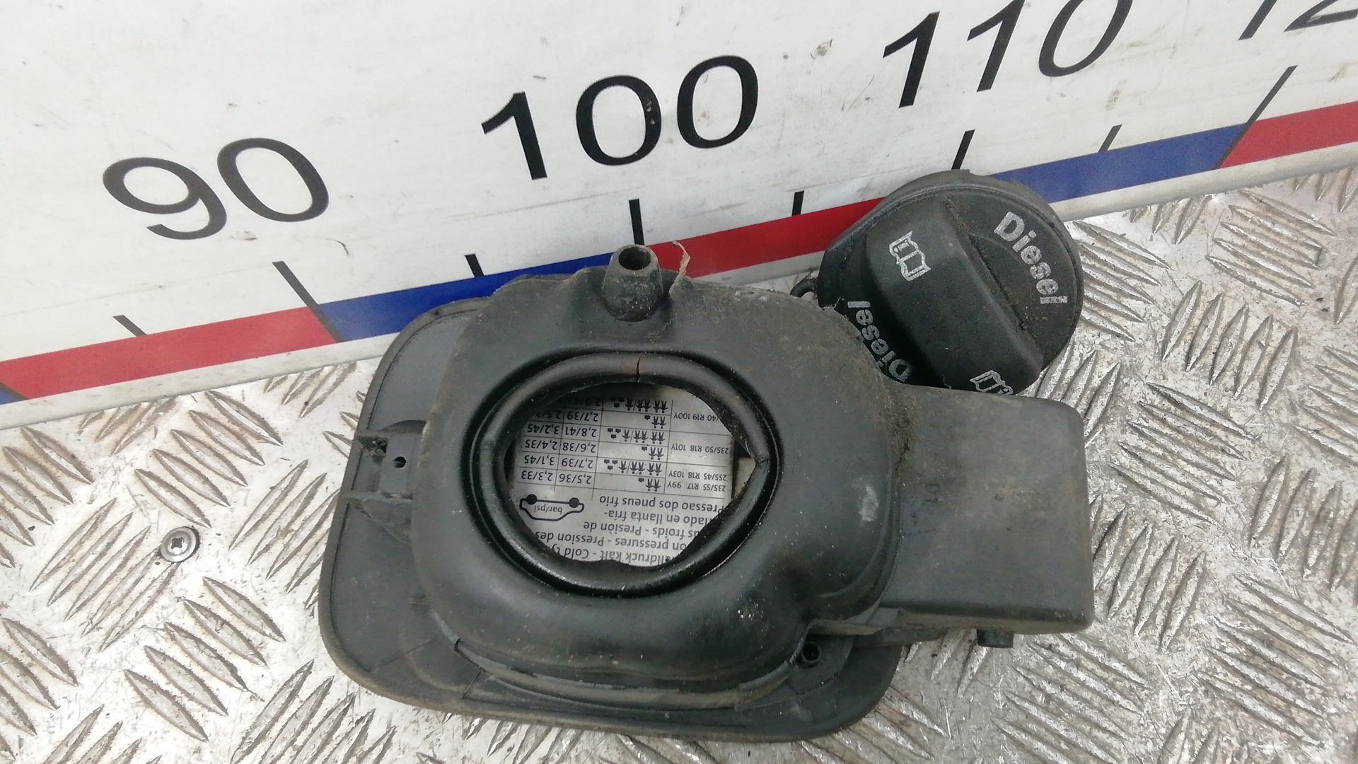 Лючок бензобака