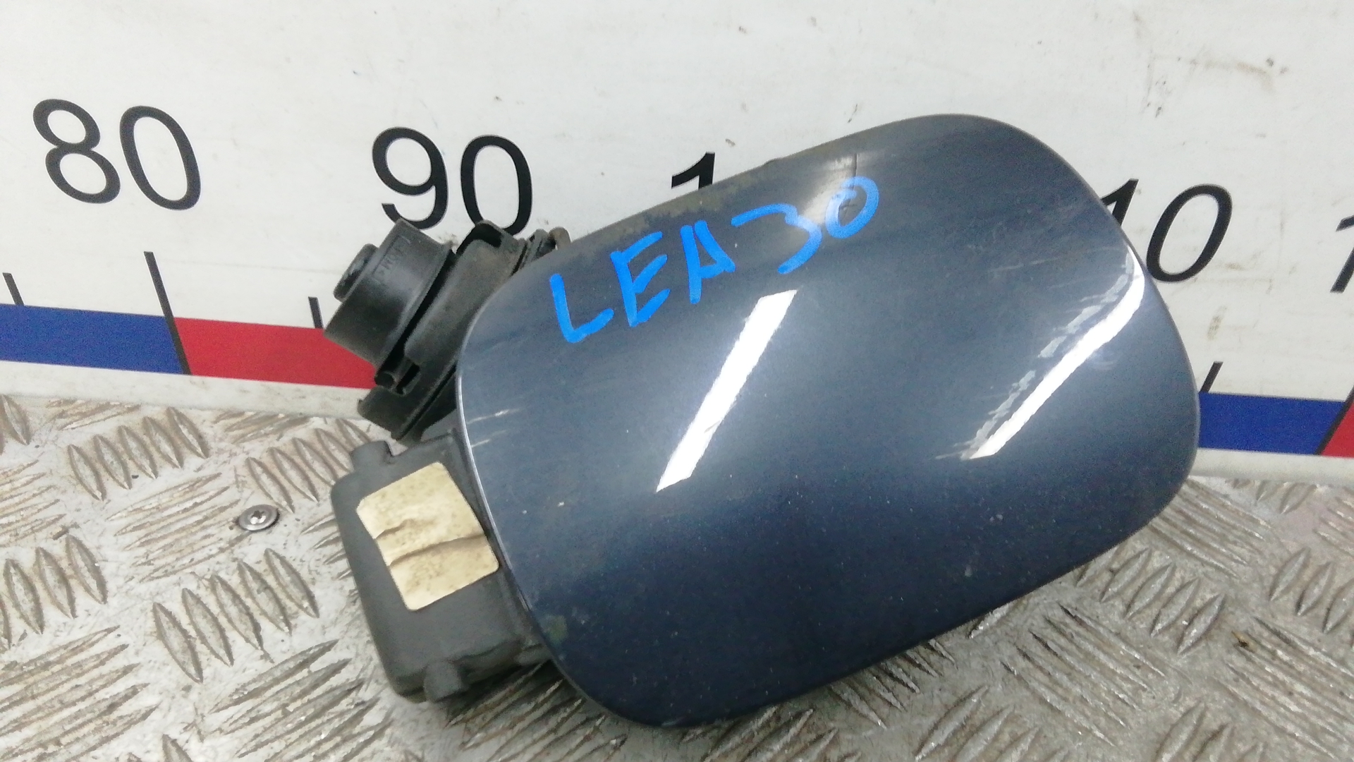 Лючок бензобака