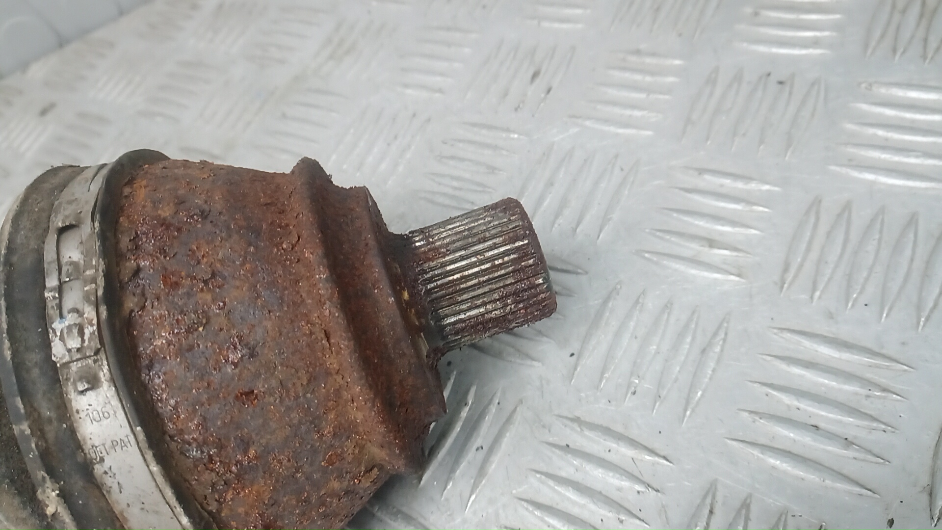 Полуось задняя левая