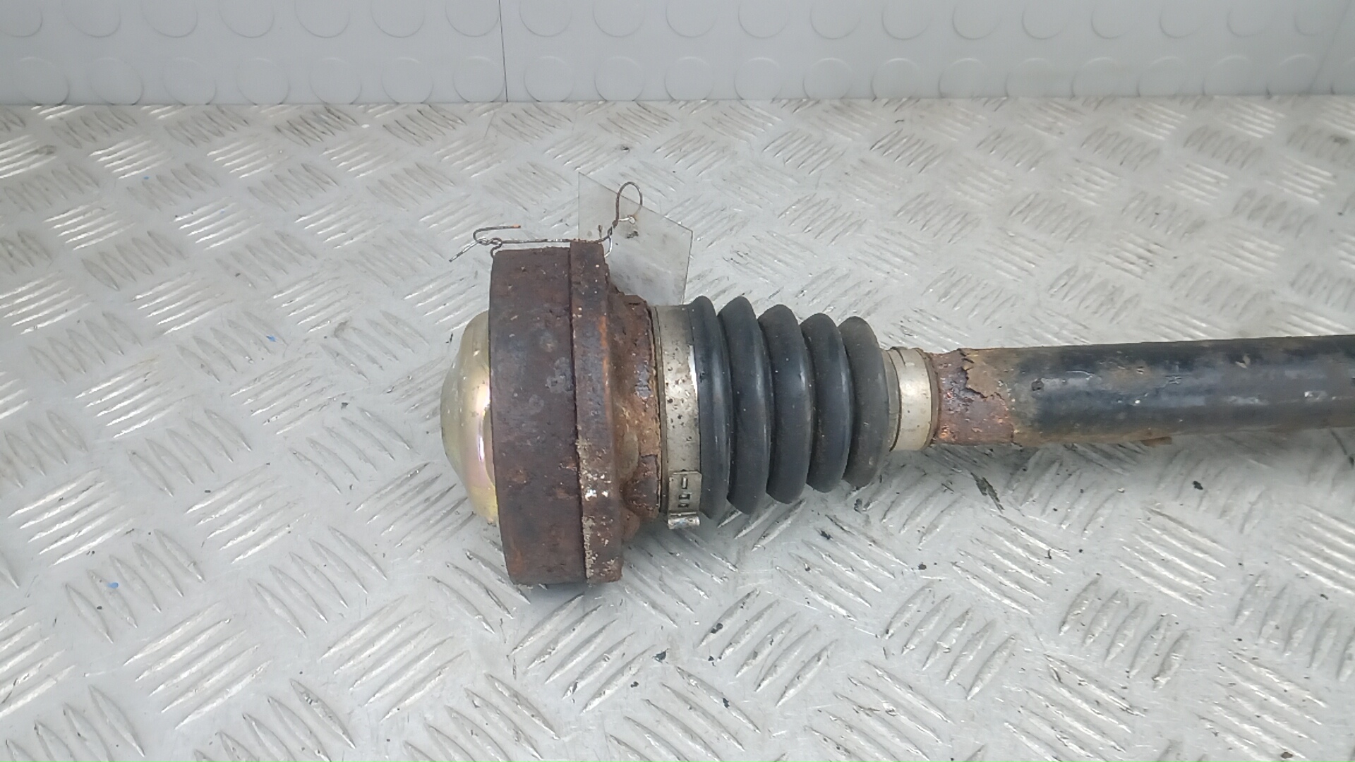 Полуось задняя левая