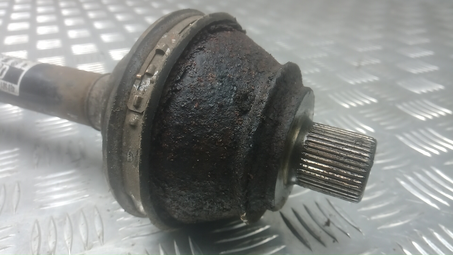 Полуось задняя правая для Phaeton (3D2) 2002-2016