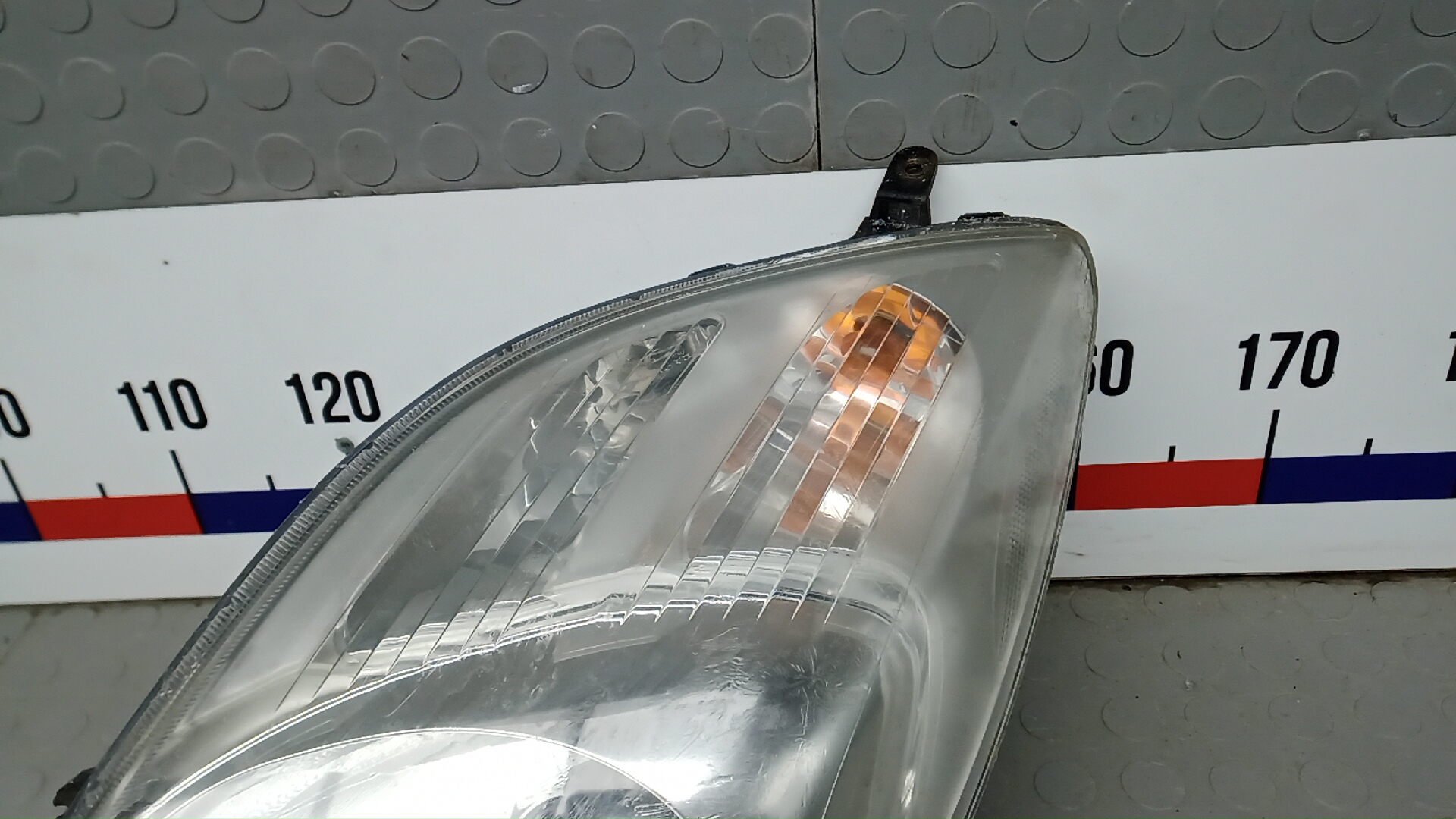 Фара левая