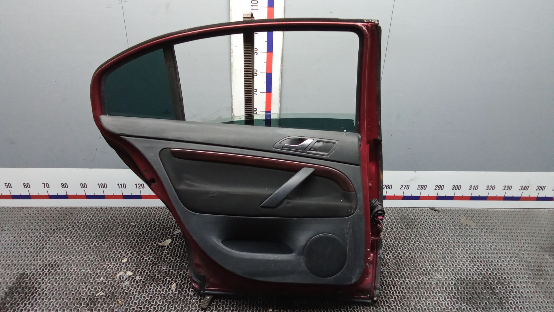 Дверь задняя левая