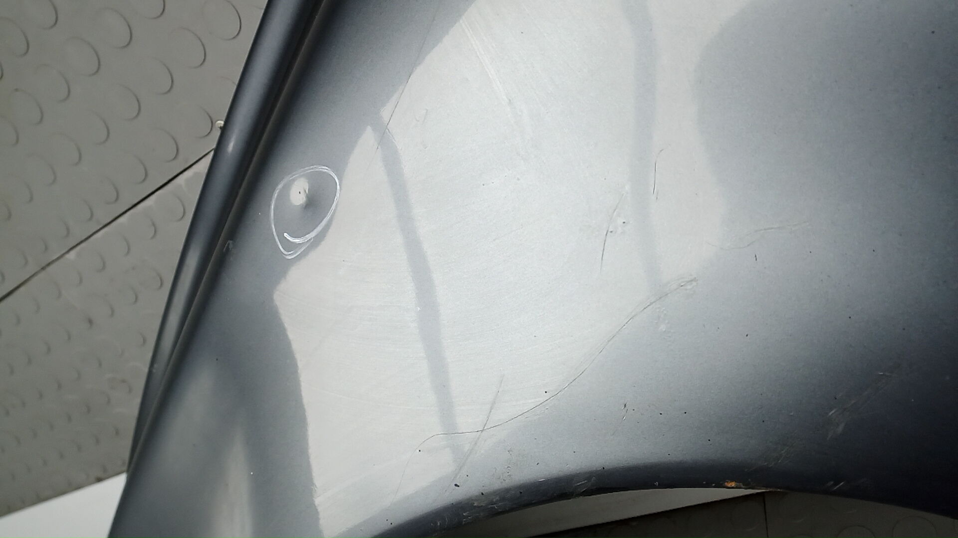 Крыло переднее левое