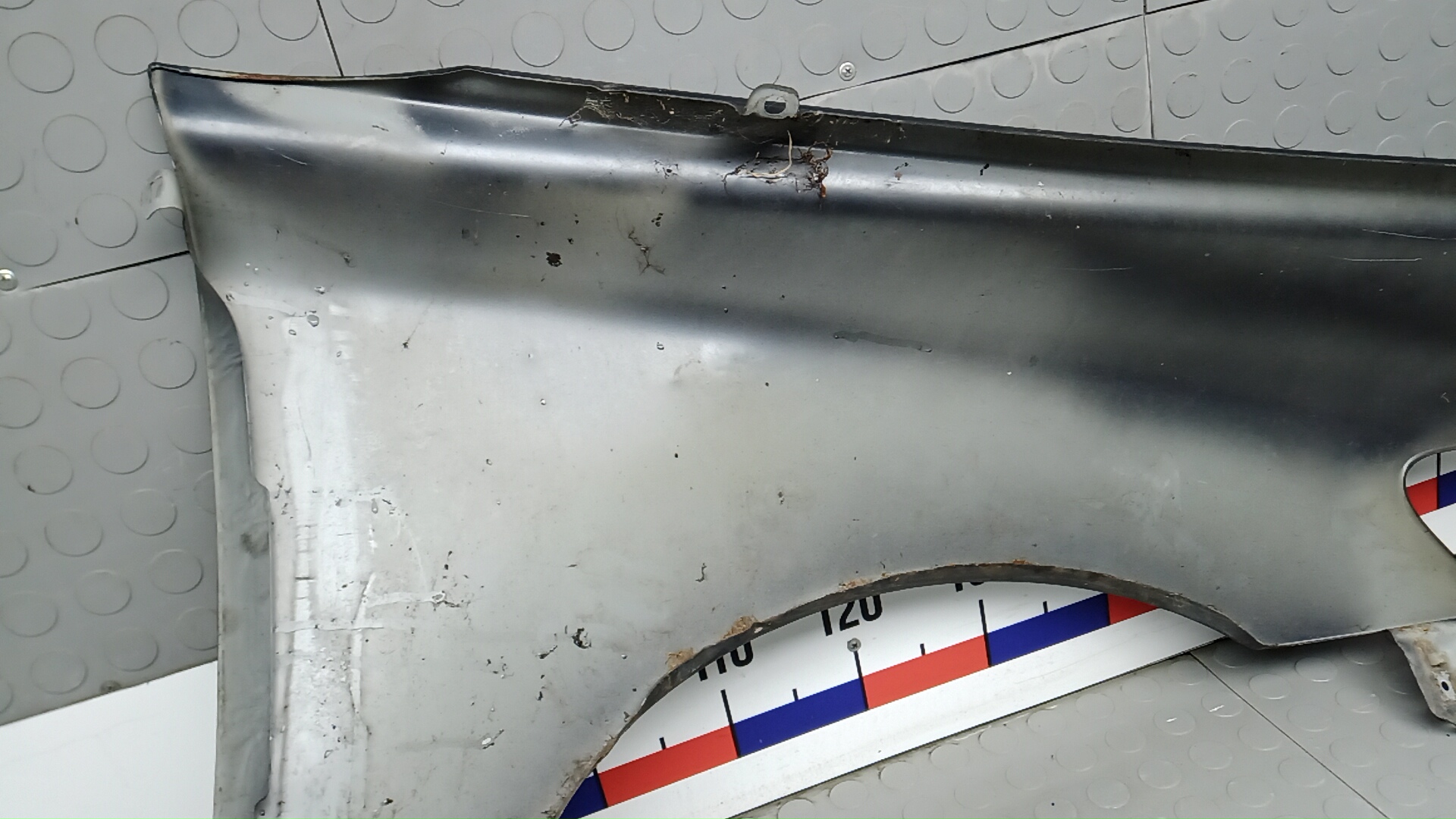 Крыло переднее левое