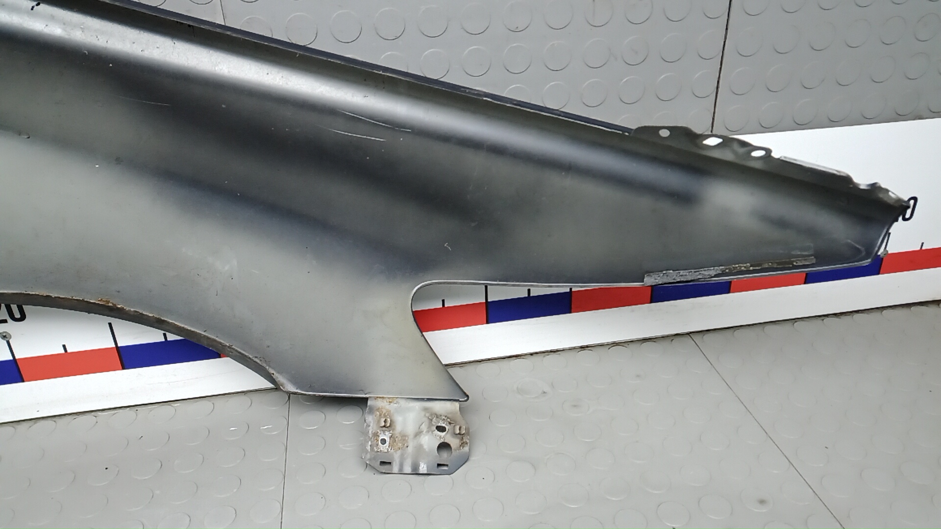 Крыло переднее левое