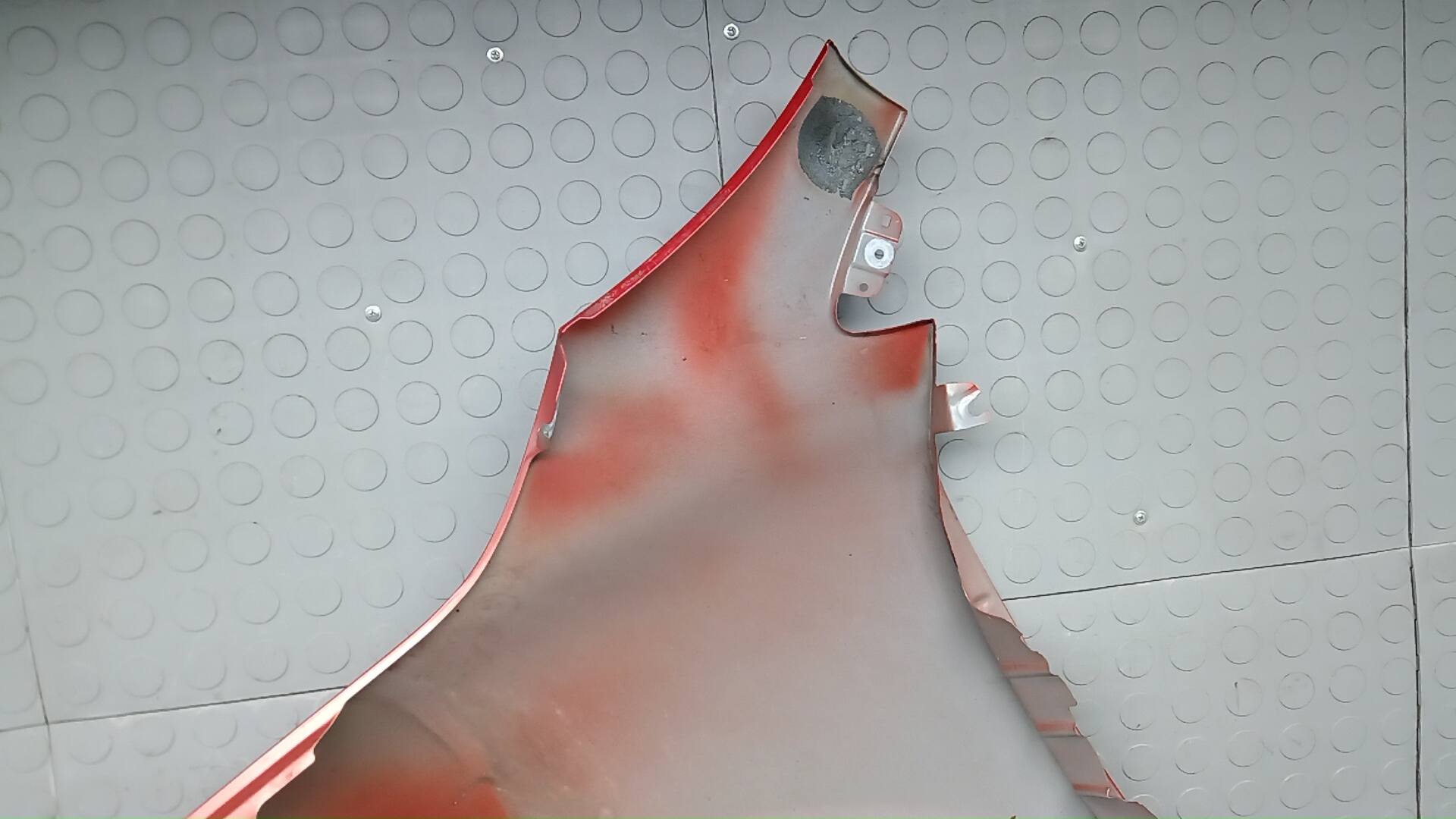 Крыло переднее правое