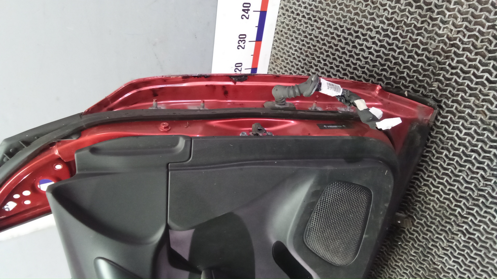 Дверь передняя левая