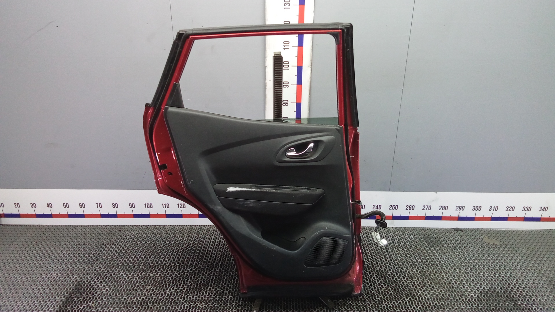 Дверь задняя левая