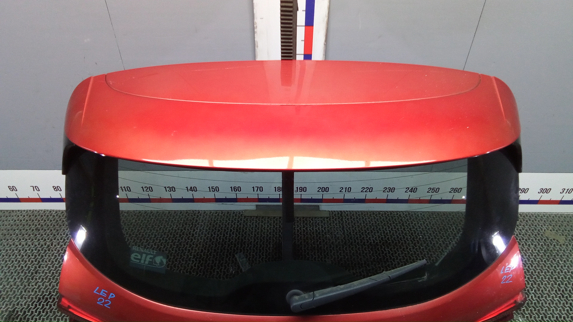 Дверь багажника